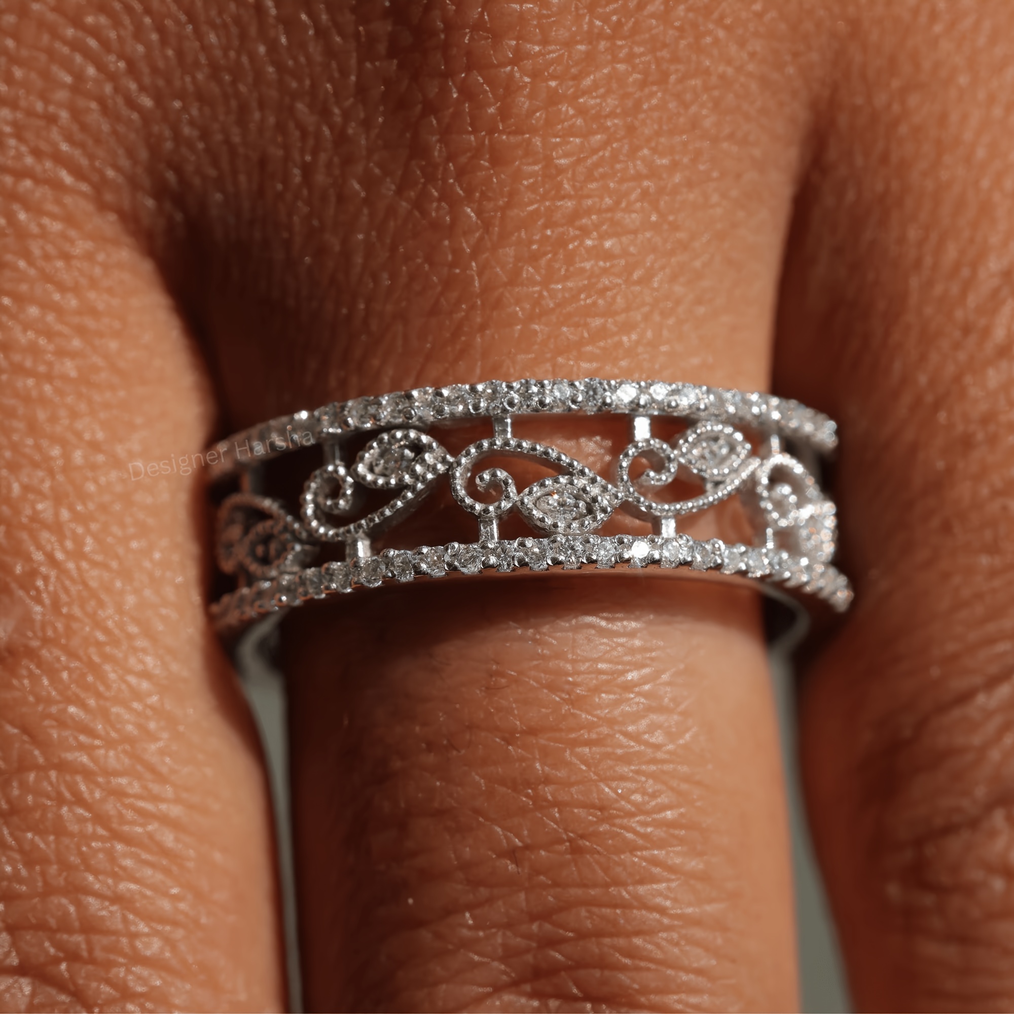 Women's Elegant Zirconia Inset Ring, Simple & Luxurious
